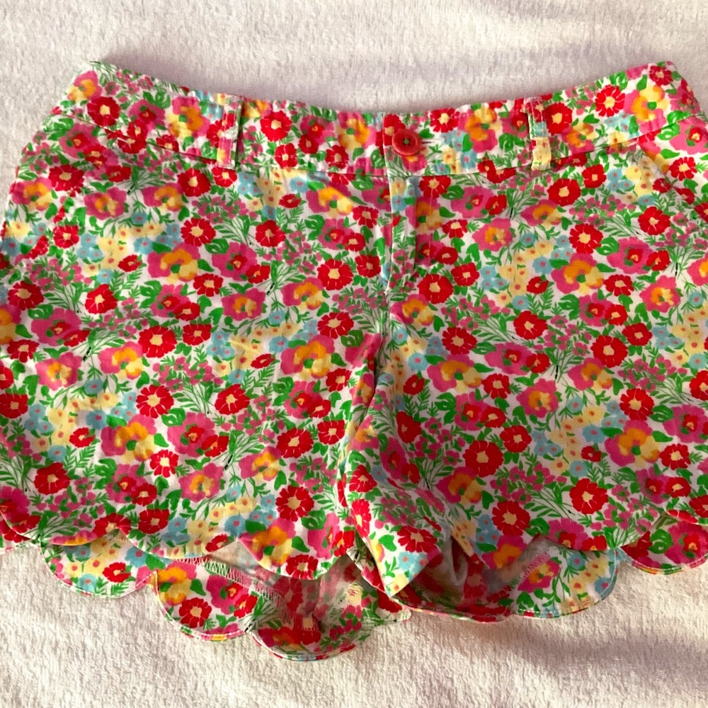 Lilly Pulitzer Floral Shorts Size Medium New 100 % Cotton Excellent Condition